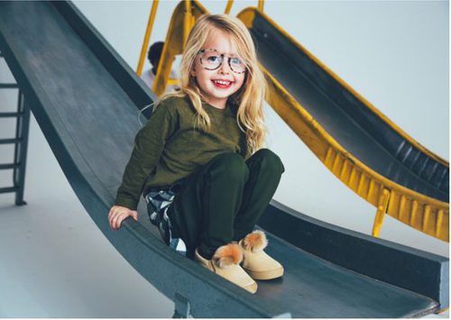 Zapatillas en color camel de la colección de Akid creada por los hijos de Jaime King