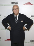 El diseñador de zapatos Manolo Blahnik en la premier de su documental en Nueva York