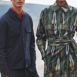 Vestido de mujer y  camisa de hombre de la colección 'Committed' de Mango