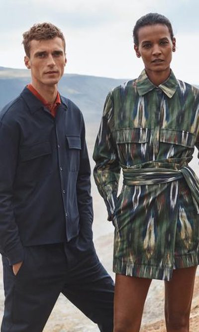 Vestido de mujer y camisa de hombre de la colección 'Committed' de Mango