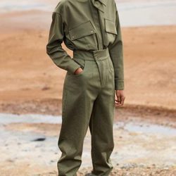 Mono verde militar de mujer de la colección 'Committed' de Mango