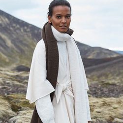 Vestido asimétrico de mujer de la colección 'Committed' de Mango