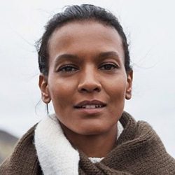 Bufanda de algodón orgánica de mujer de la colección 'Committed' de Mango