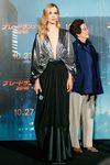 Sylvia Hoeks con un vestido de Loewe en la presentación de 'Blade Runner 2049' en Tokio.