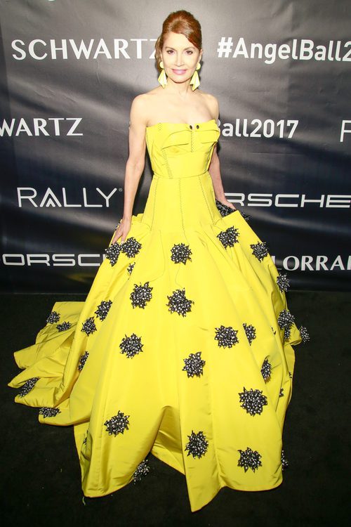 Jean Shafiroff con vestido amarillo en la gala contra el cáncer Gabrielle Angel en Nueva York