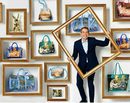 Jeff Koons posando con los diseños de la colección ' #LVxKoons'