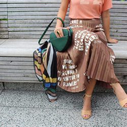 Falda, camiseta y complementos de 'Dear Drew' para Amazon