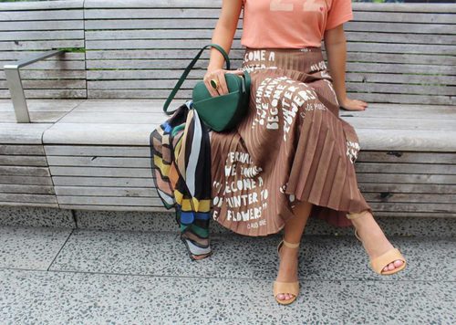 Falda, camiseta y complementos de 'Dear Drew' para Amazon