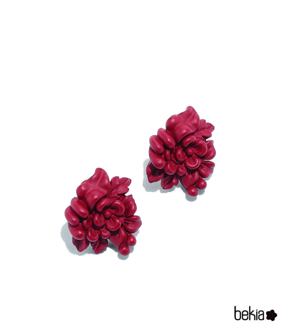 Pendientes rojos de la colección pre-spring 2018 de Salvatore Ferragamo