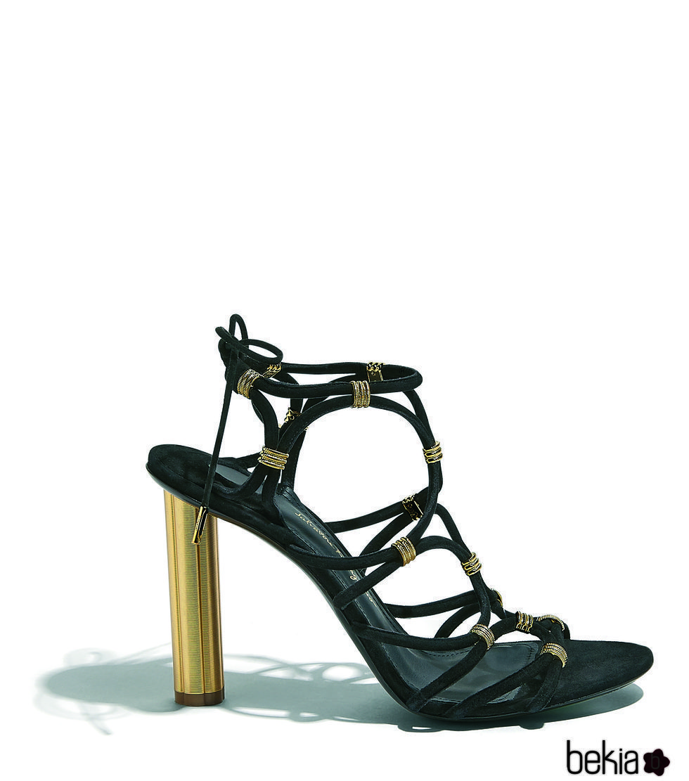 Sandalias negras de tacón de la nueva colección pre-spring 2018 de Salvatore Ferragamo
