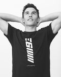 Marc Márquez con camiseta negra en la campaña de su colección cápsula para Pull&Bear