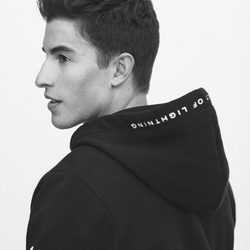 Marc Márquez con sudadera de su colección cápsula para Pull&Bear