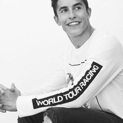 Marc Márquez con camiseta de manga larga de su colección cápsula para Pull&Bear