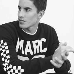 Marc Márquez con sudadera negra de su colección cápsula para Pull&Bear