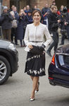 La Princesa Mary de Dinamarca con un traje dos piezas en el aniversario de la Reforma en el Parlamento danés 'Folketing'