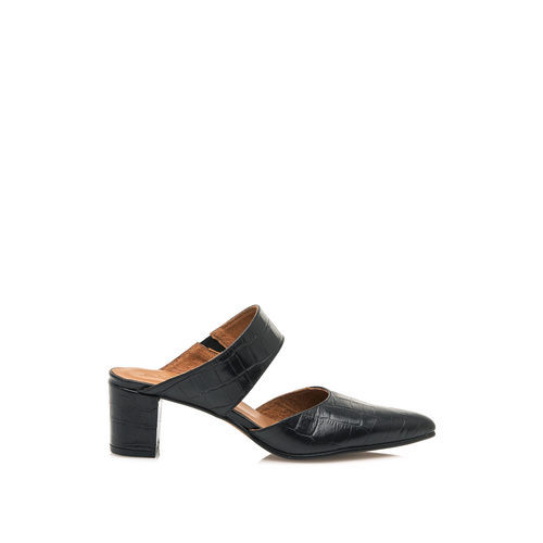 Zapato de salón negro de la colección de SixtySeven FW17/18