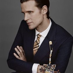 Matt Smith con prendas de Burberry de la colección noviembre/diciembre 2017