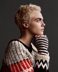 Cara Delevingne con jersey de Burberry noviembre/diciembre 2017