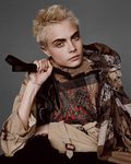 Cara Delevingne con prendas marrones de Burberry noviembre/diciembre 2017
