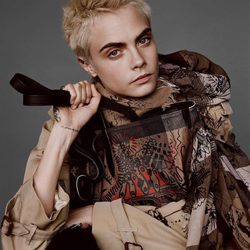 Cara Delevingne con prendas marrones de Burberry noviembre/diciembre 2017