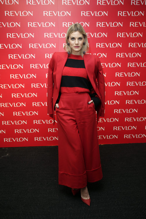 Amaia Salamanca presentando su línea de cosméticos de Revlon