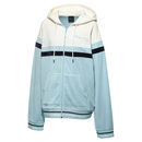 Chaqueta en color azul y blanco del tercer lanzamiento de Fenty Puma x Rihanna de la colección otoño/invierno 2017
