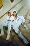 Rihanna posando con prendas de Fenty Puma x Rihanna de la coleccion otoño/invierno 2017