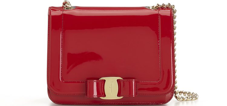 Bolso 'Vara Rainbow' rojo de la colección Pre-Spring 2018 de Salvatore Ferragamo
