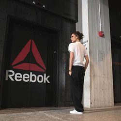 Victoria Beckham a las puertas de los departamentos de Reebok