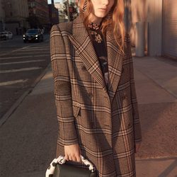 Abrigo de cuadros de la colección 'Mid-Town Warm Up' de Zara