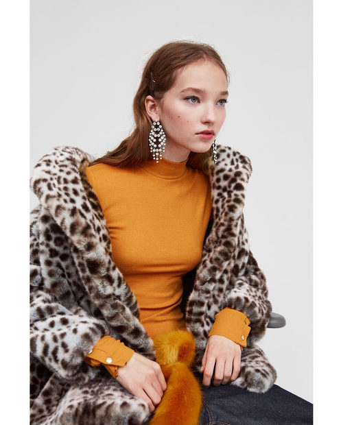 Pendientes largos de la colección 'Mid-Town Warm Up' de Zara