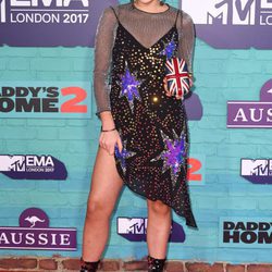 Tallia Storm con un look sobrecargado en los Premios MTV Europe Music Awards 2017