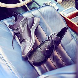 Zapatillas negras diseñadas por Selena Gomez para Puma