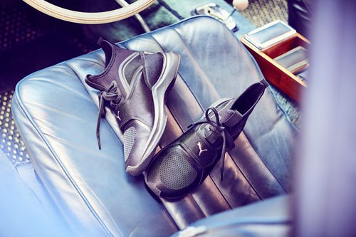 Zapatillas negras diseñadas por Selena Gomez para Puma