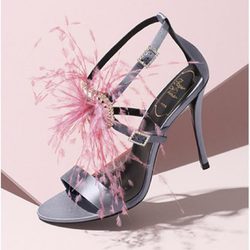 Sandalia de tacón gris de Roger Vivier de la colección especial de Navidad 2017/2018