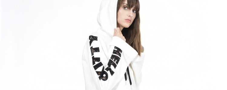 Chándal blanco de la colección de Hello Kitty diseñada por Pinko