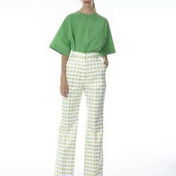 Pantalón de cuadros vichy y blusa verde de la colección 'Resort 18' de '2ND LAB by The 2nd Skin Co'