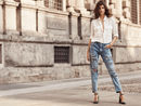 Antonina Petkovic con blusa y vaquero de Liu Jo para primavera/verano 2018
