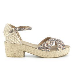 Sandalias de esparto con tacón de la colección Primavera-Verano 2018 de Merkal Calzados