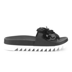 Sandalias negras de la colección Primavera-Verano 2018 de Merkal Calzados