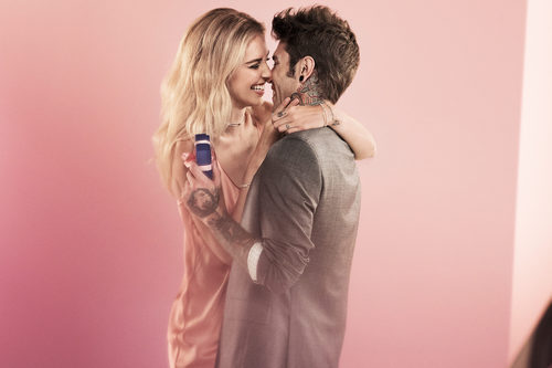 Chiara Ferragni y Fedez posando para la colección 'Dia de San Valentín 2018' de Swarovski