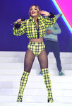 Rita Ora con un look flúor en el Jingle Bell Ball 2017 de Londres