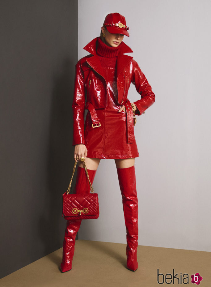 Total look red de la colección Pre-Fall 2018 de Versace