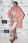 María Jesús Ruiz con un look sobrecargado de rosa en el desfile de 'Tony Fernández' en Madrid