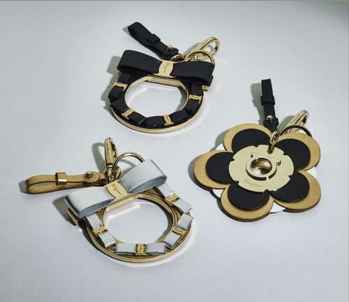 Accesorios para el bolso de la colección Navidad 2017 de Salvatore Ferragamo