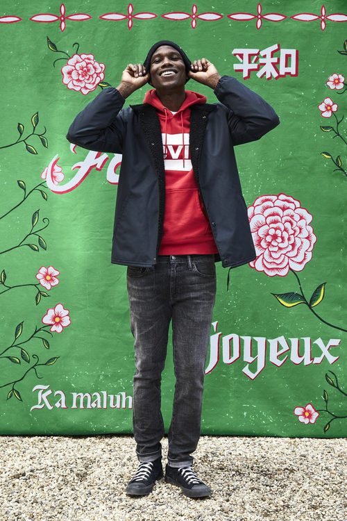 Gorro, chaqueta, sudadera y jeans de 'The Levi's Holiday 2017 Collection'