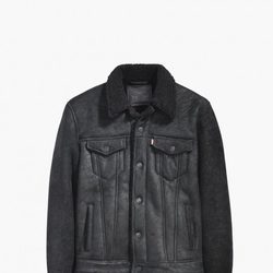 Cazadora negra con borreguito para hombre de 'The Levi's Holiday 2017 Collection'