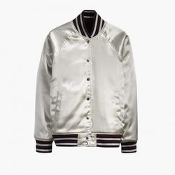 Bomber plateada para mujer de 'The Levi's Holiday 2017 Collection'.