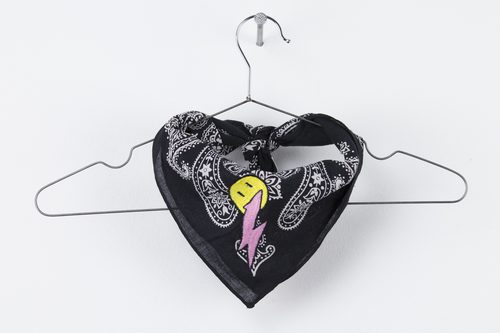 Bandana negra para mujer de 'The Levi's Holiday 2017 Collection'.