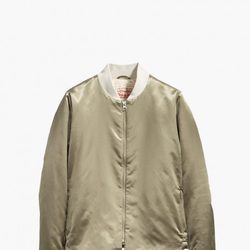 Bomber dorada para mujer de  'The Levi's Holiday 2017 Collection'.